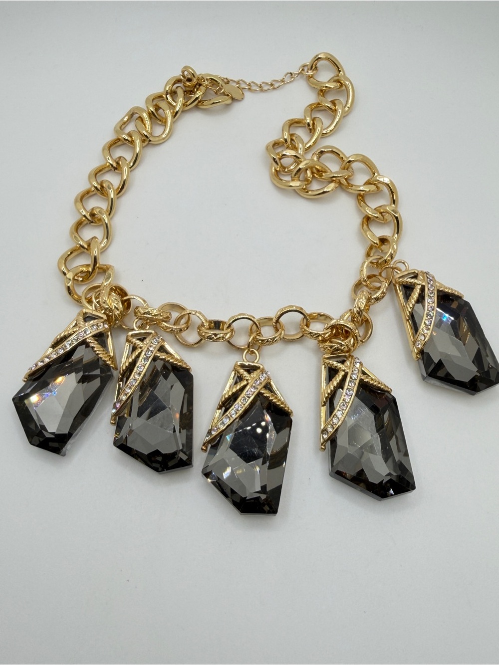 up to 19" Leslie Danzis Faceted Glass and‎ gold tone statement necklace!